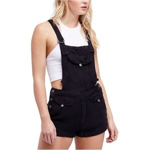 NWT Free People Overall Shorts Size M. Woven / linen material